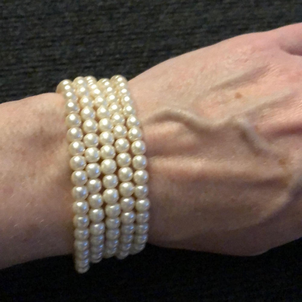 Set of 5 pearl stretch bracelets